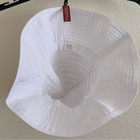 Merona Accessories - Merona Classic White Sun Hat